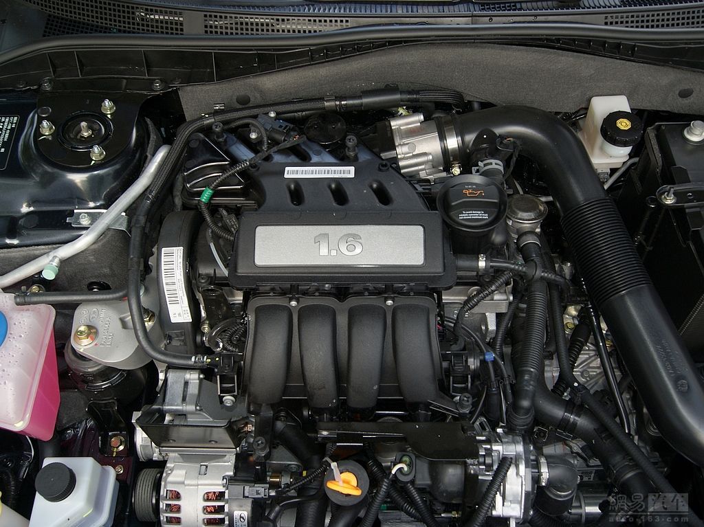 奔腾B50 2011款 AT尊贵型 发动机局部