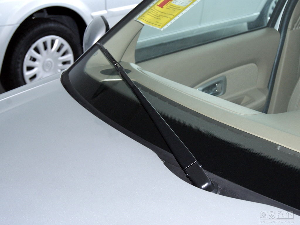 爱丽舍 2010款 1.6MT科技型 前雨刷器