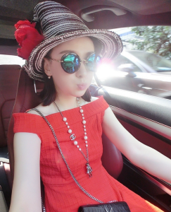 薛之谦被曝离婚 模特妻子高磊鑫美艳照曝光